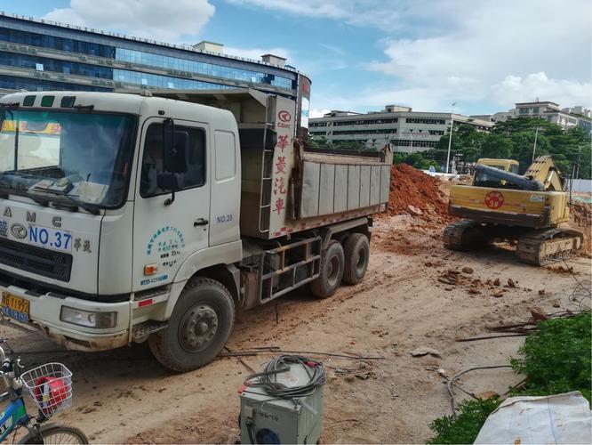 深华快速路工程土石方施工关键技术与管理实践